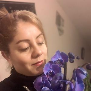 Meet your Posher, Claudia